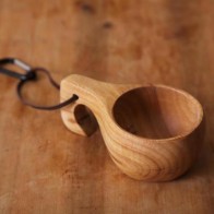 Ročno narejena unikatna lesena skodelica