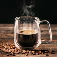 Skodelica za kavo z dvojno zasteklitvijo