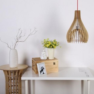 Viseča svetilka iz naravnega materiala 