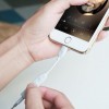Priključek za upravljanje z glasbo in glasnostjo za Apple naprave
